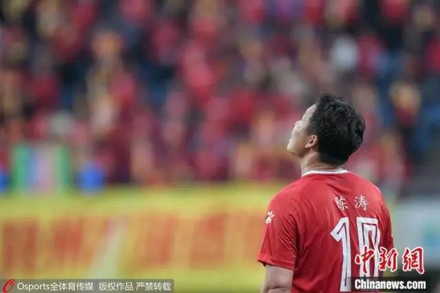 四川FC队0:2负广东华南虎.jpg